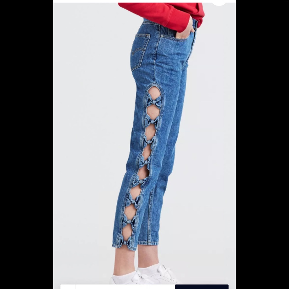 Levi’s mom jeans